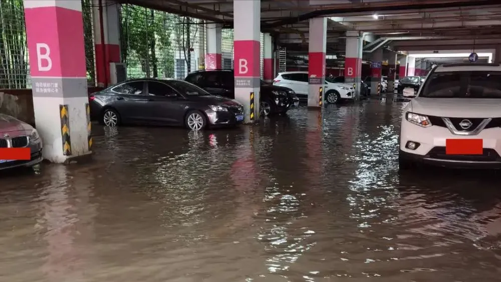 深圳暴雨航班取消，旅客崩潰跪地求飛，為什么暴雨內(nèi)澇這么嚴(yán)重